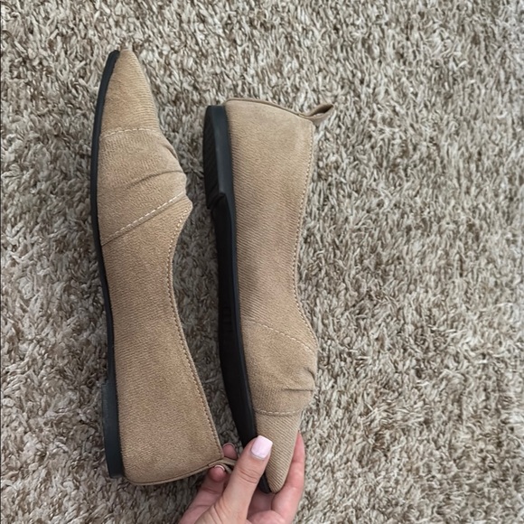 Elegant Tan Women's Flats - Picture 3 of 7